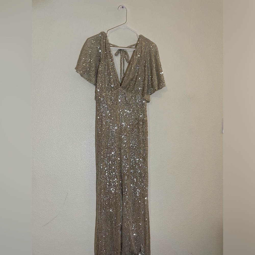 Incredibly gorgeous silver sequined jumpsuit✨